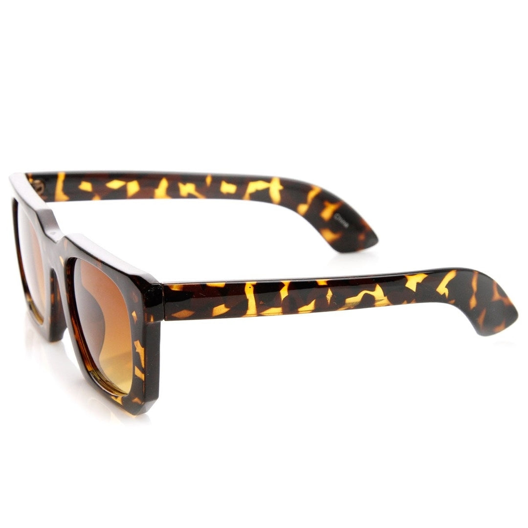 Bold Square Angled Frame Mod Horn Rimmed Sunglasses Image 3