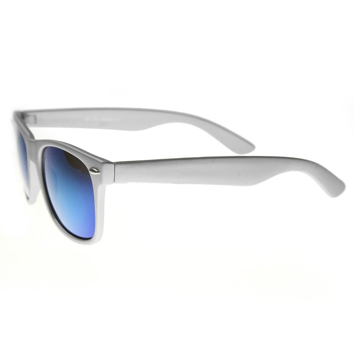 Classic Horn Rimmed Sunglasses with Flash Mirro Lens Image 3