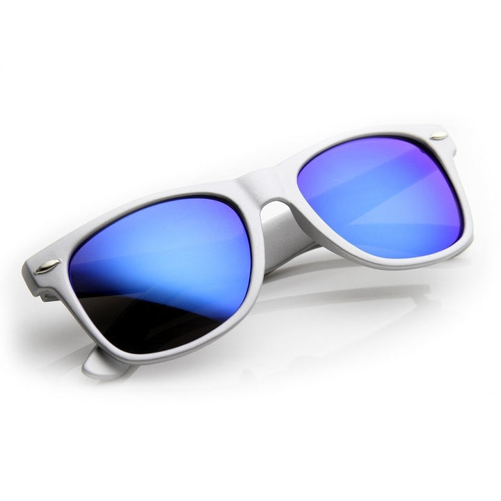 Classic Horn Rimmed Sunglasses with Flash Mirro Lens Image 4