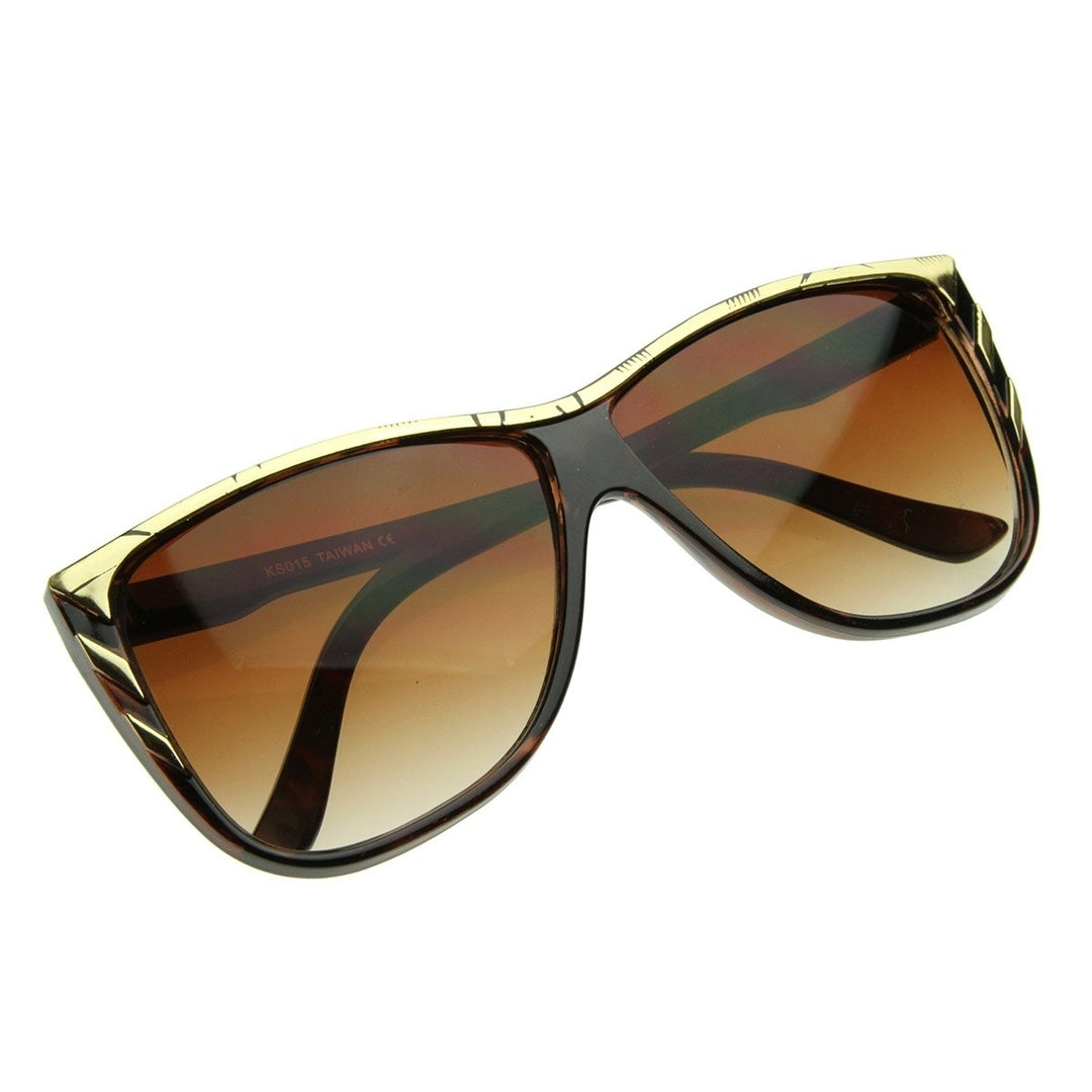 Larger Modern Retro Fashion Gold Tip Point Detail Horn Rimmed Sunglasses Image 4