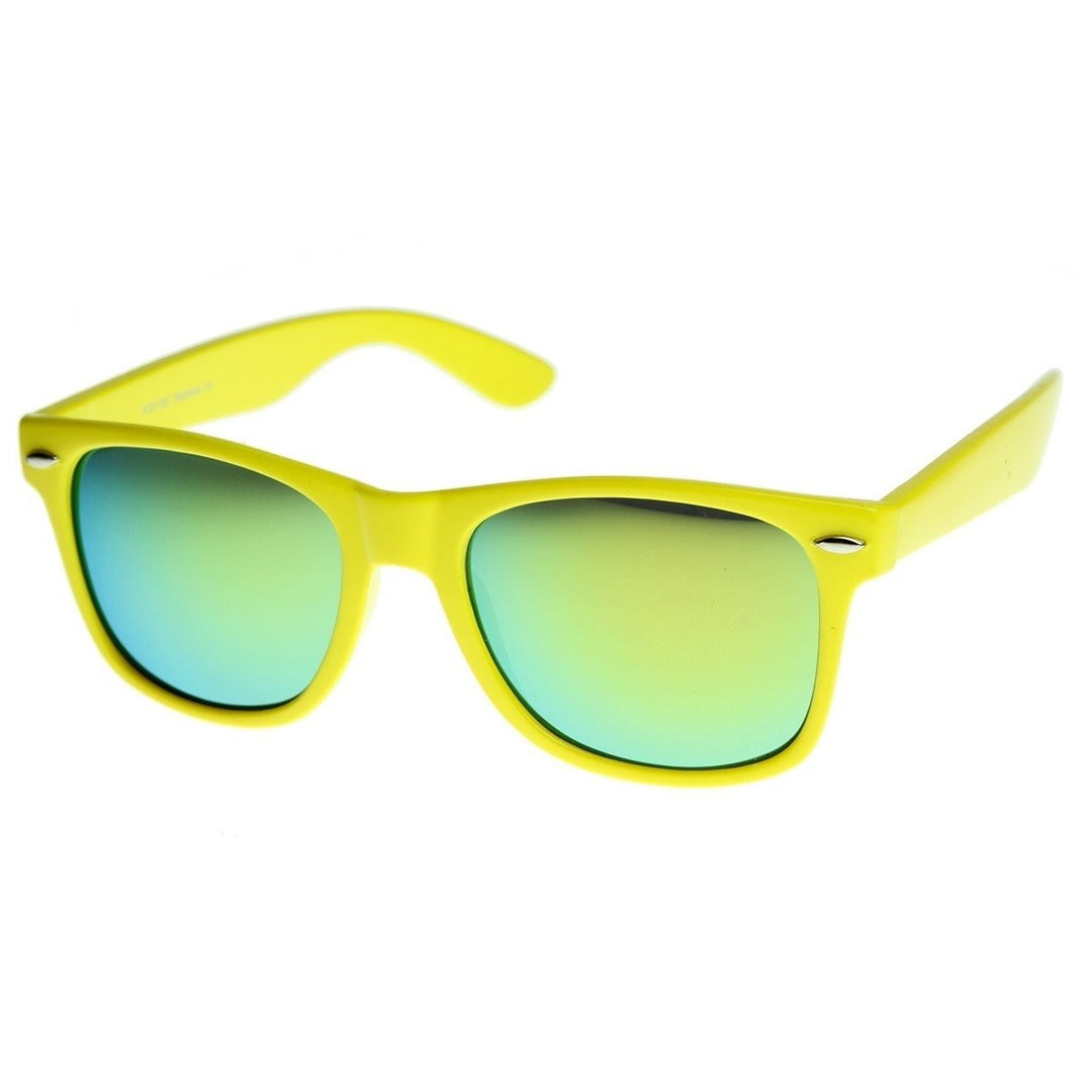 Retro Bright Horn Rimmed Sunglasses with Colorful Mirrored Lenses - UV400 Image 3