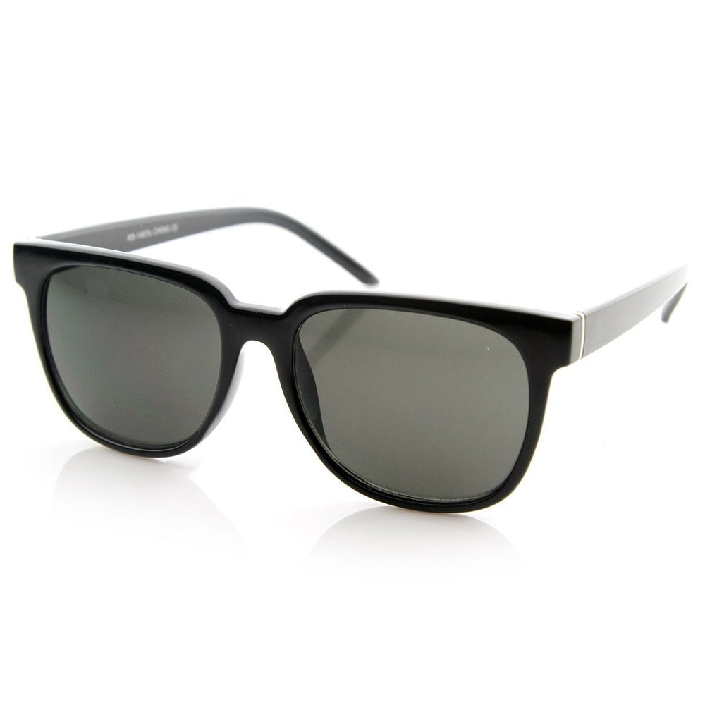 Retro Fashion Inspired Basic Horned Rim Horn Rimmed Style Sunglasses Image 2