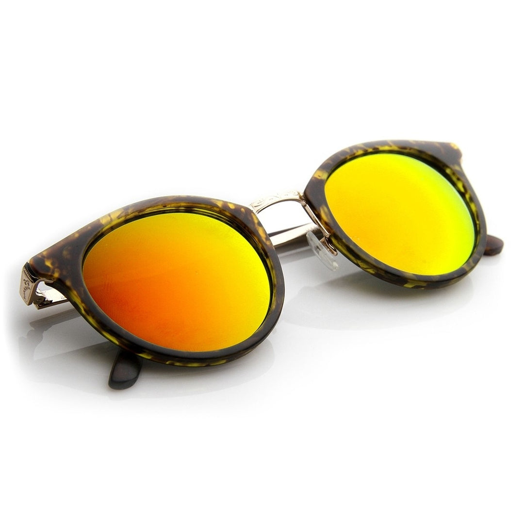 Retro P-3 Metal Temple Color Flash Mirror Lens Round Sunglasses Image 4