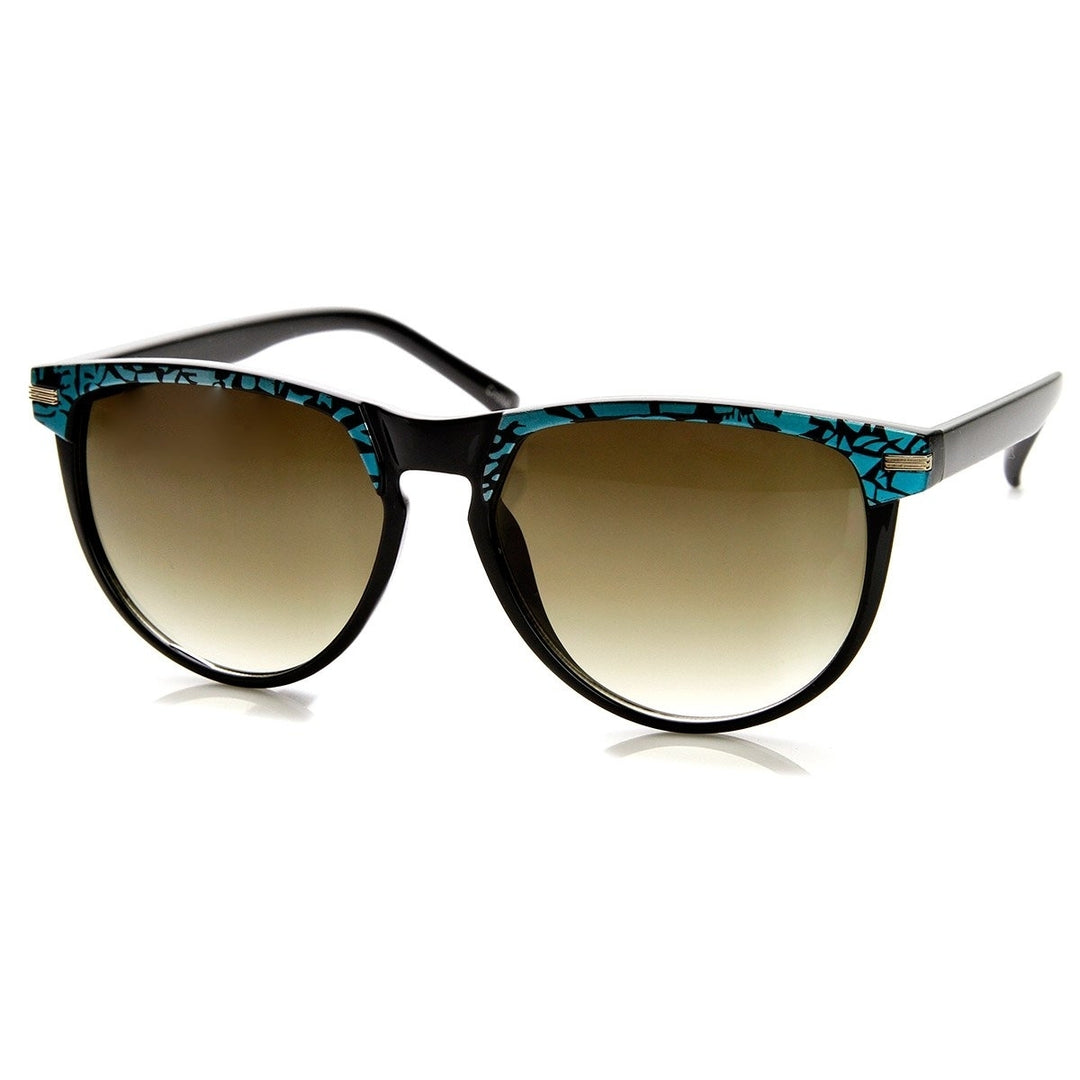 Two-Tone Pattern Color Keyhole Mod Horn Rimmed Sunglasses Image 2