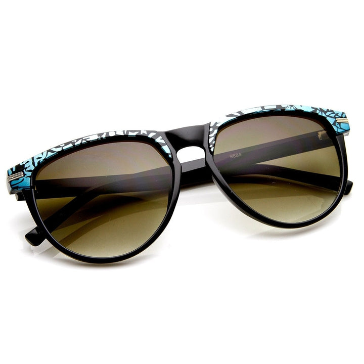 Two-Tone Pattern Color Keyhole Mod Horn Rimmed Sunglasses Image 4
