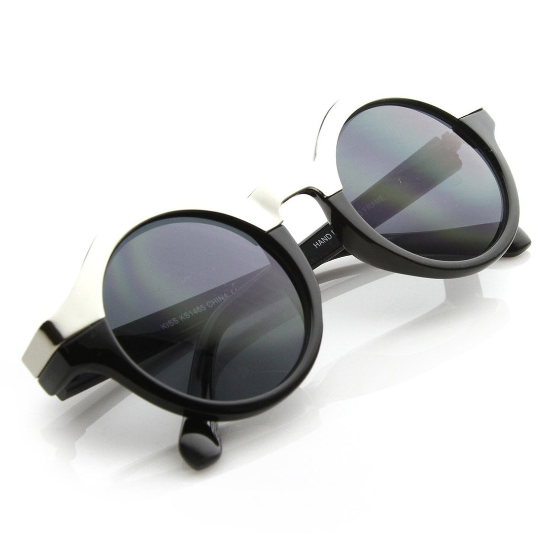Vintage Inspired Retro Fashion Round Horned Circle Sunglasses Image 4