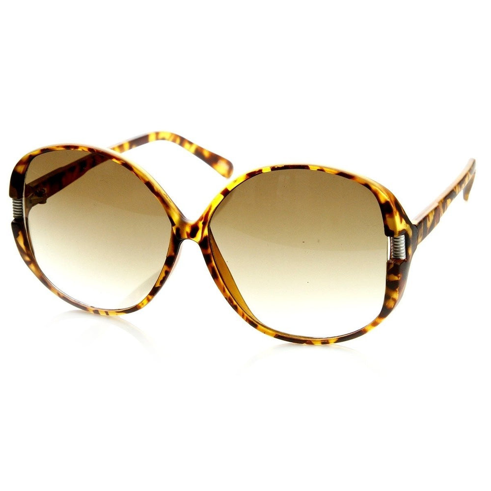 Womens Fashion Metal Accent Round Oversized Sunglasses Image 2