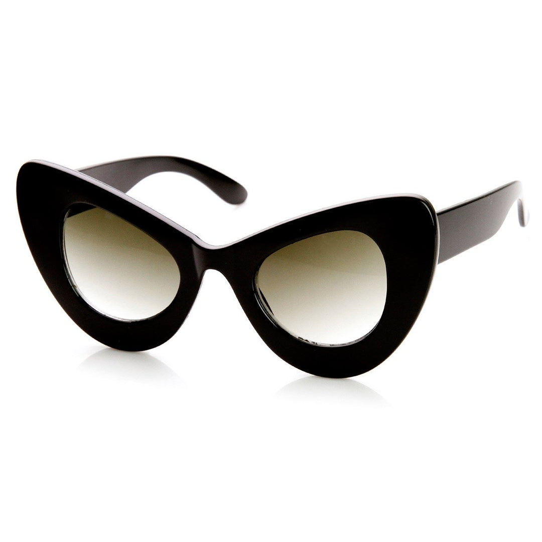 High Fashion Bold Oversized Womens Cat Eye Sunglasses Image 3