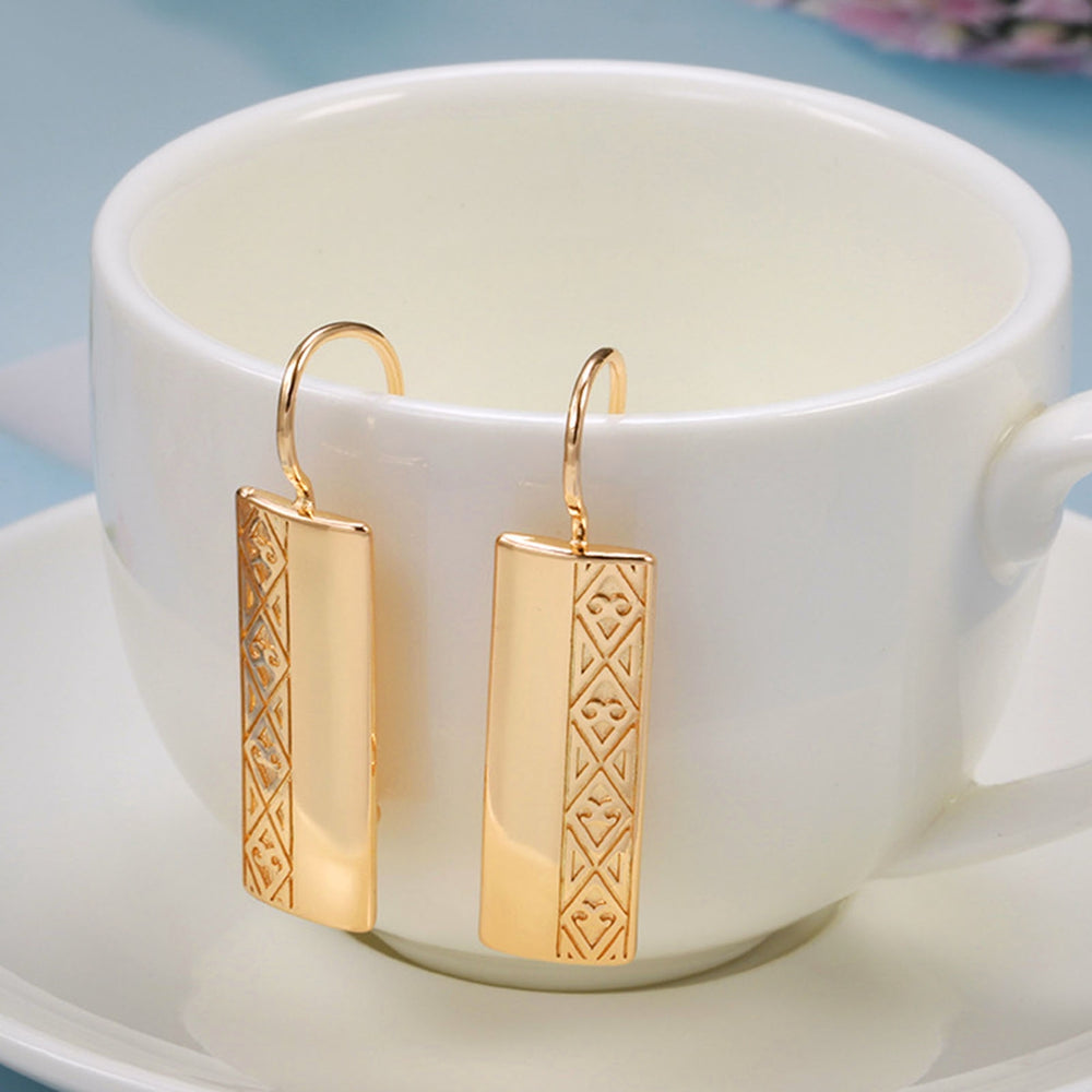 1 Pair Artistic Hook Earrings Eye-catching Alloy Rectangle Design Clip Earrings for Holiday Image 2