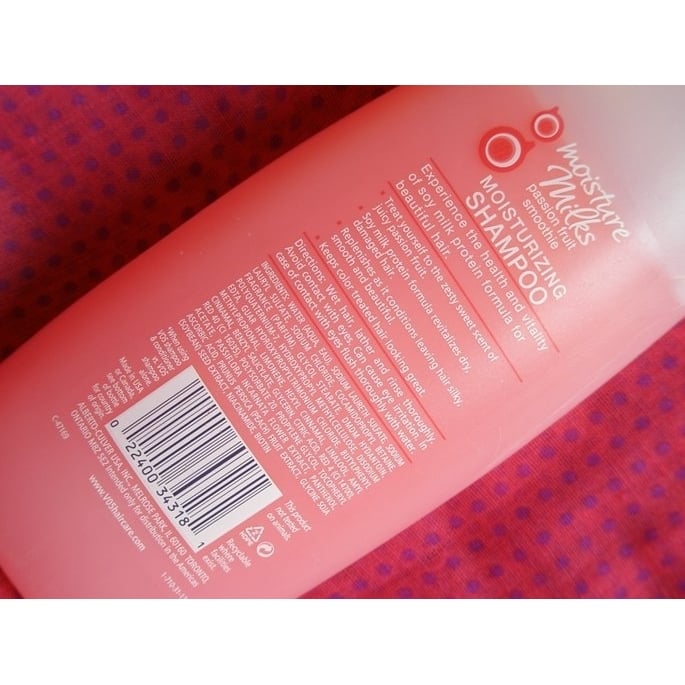 V05 Moisturizing Shampoo with Passion Fruit Smoothie (443ml) Image 2