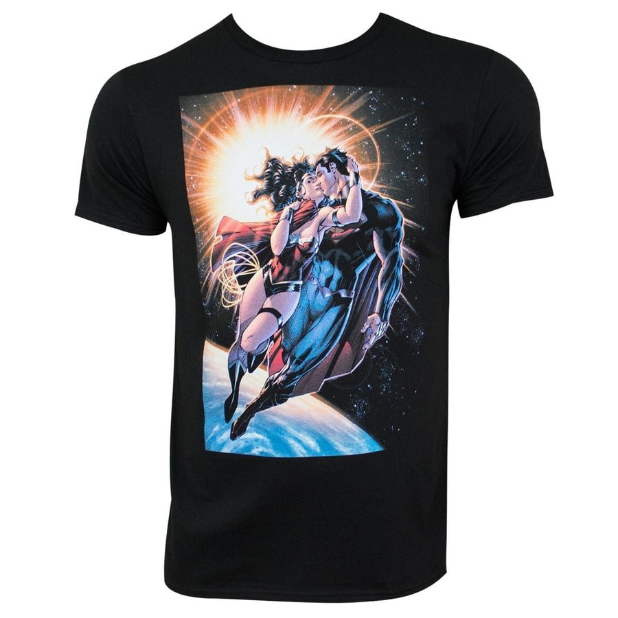 Superman and Wonder Woman Kissing Black Tee Shirt Image 1