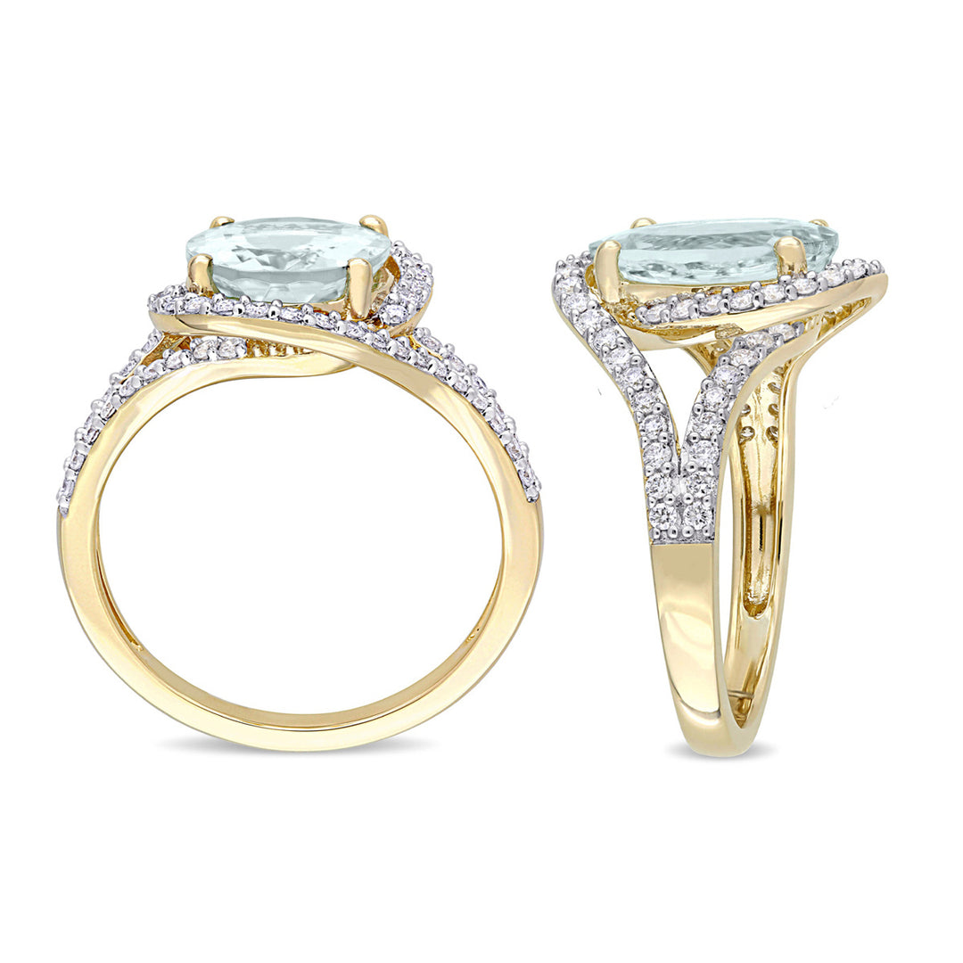 3.20 Carat (ctw) Oval Aquamarine Ring in 14K Yellow Gold with Diamonds 1/2 Carat (ctw) Image 4