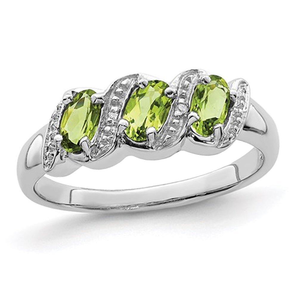 7/10 Carat (ctw) Peridot and Diamond Ring in Sterling Silver Image 1