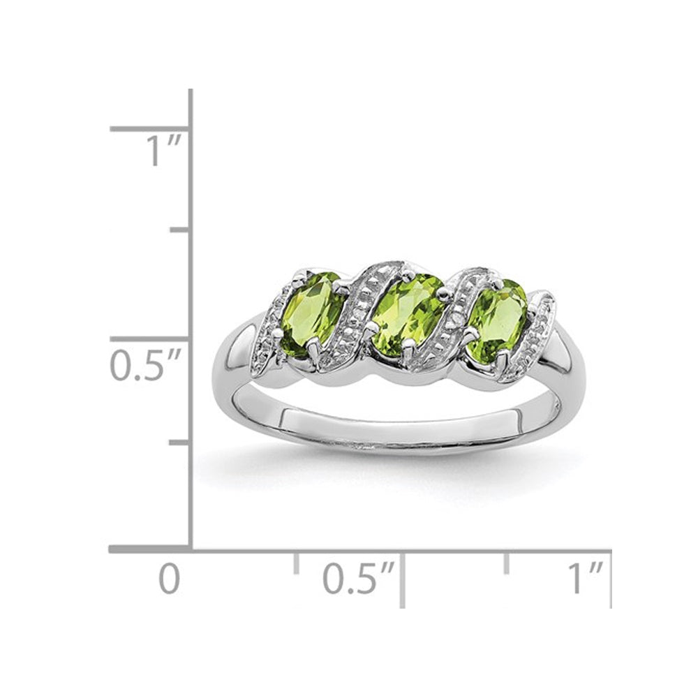 7/10 Carat (ctw) Peridot and Diamond Ring in Sterling Silver Image 2