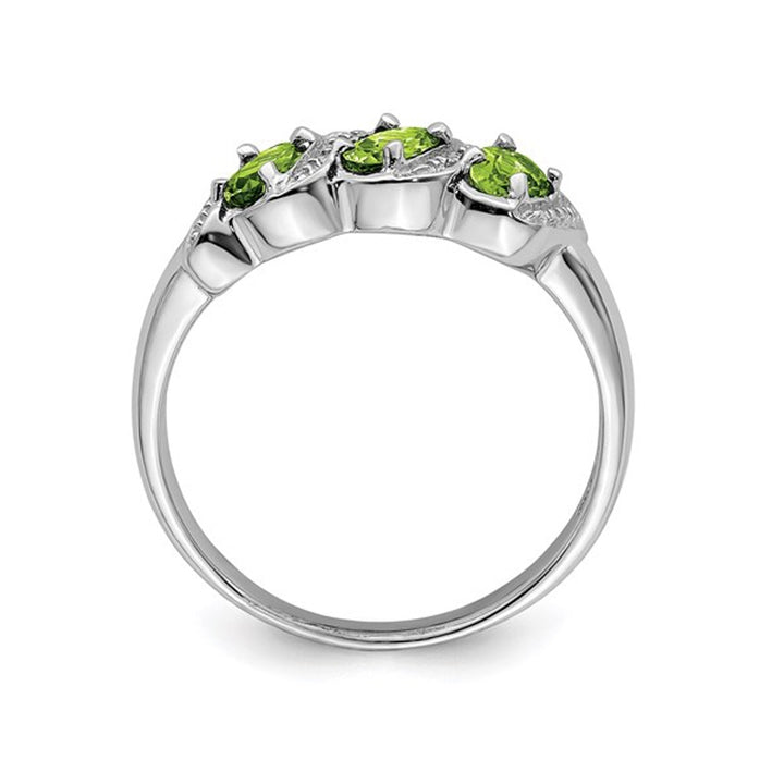 7/10 Carat (ctw) Peridot and Diamond Ring in Sterling Silver Image 4