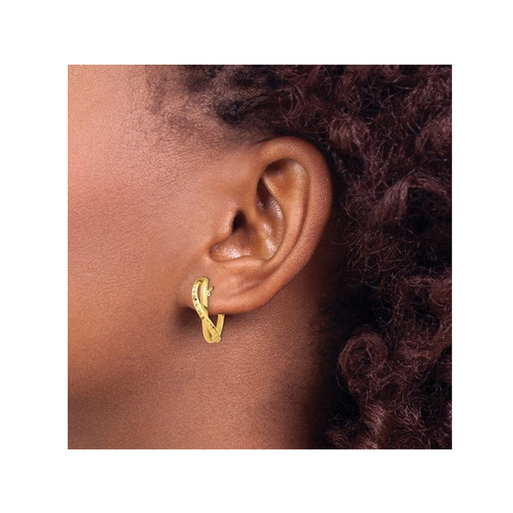 14K Yellow Gold Polished Diamond-cut Twist Hoop Earrings Image 2