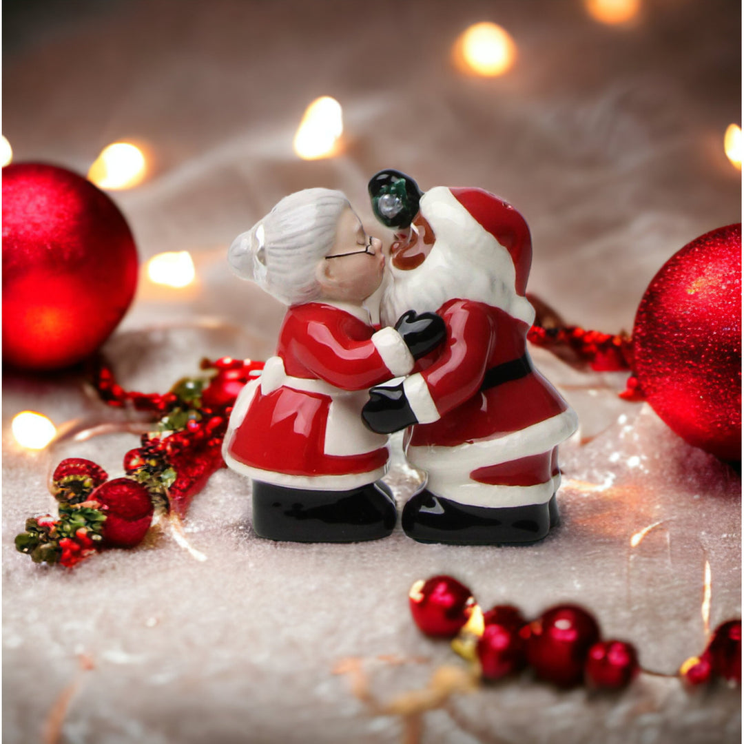 Interracial Santa and Mrs Claus Salt and Pepper Shakers Ceramic Gift Image 1