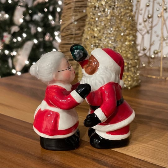 Interracial Santa and Mrs Claus Salt and Pepper Shakers Ceramic Gift Image 2