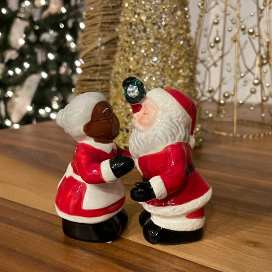 Interracial Ceramic Santa Claus Mrs Claus Salt and Pepper Shakers Image 2