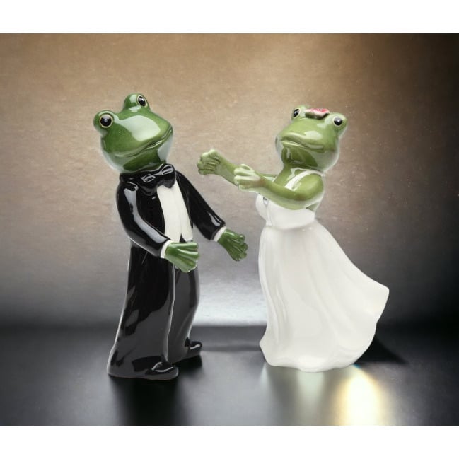 Frog Wedding Couple Salt and Pepper Shakers 2in Decorative Favor Image 1