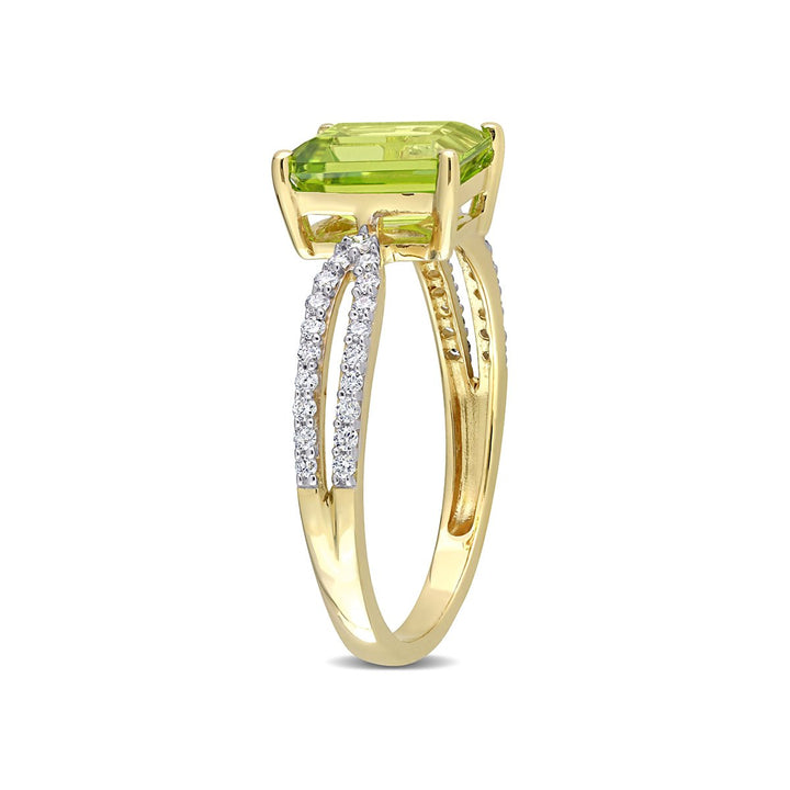 1 5/8 Carat (ctw) Peridot Link Ring in 14K Yellow Gold with Diamonds Image 2