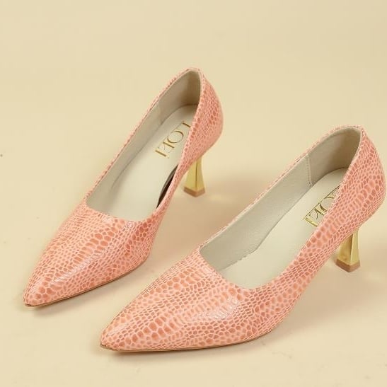 Large size shallow mouthed pointed elegant high heels slim heels and a sexy snake patterned toe sole Image 1