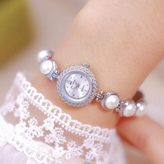 Xiaoxiang Middle Ages Light Luxury Pearl Bracelet Watch Elegant Womens Watch Image 3