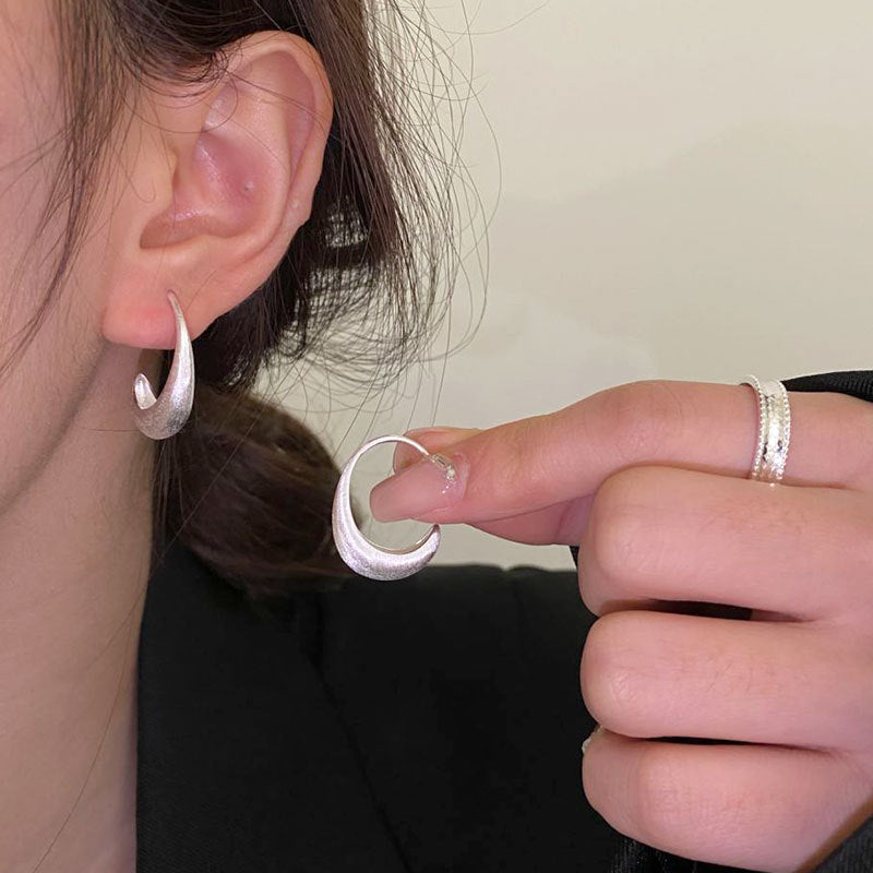 925 sterling silver scrub hook earrings female simple bright silver unique design port wind C -type earrings Image 1