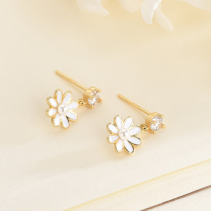 Pearl little daisy ear ring female small fresh S925 pure Tremella ditrotic earlier earrings design sensor vibrato live Image 2