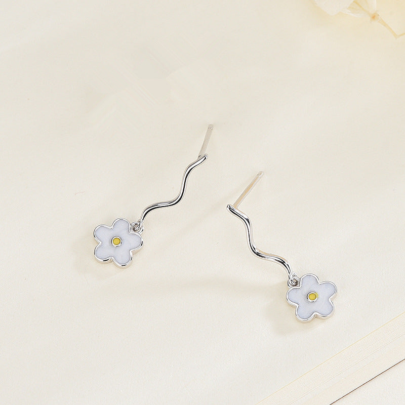 S925 Silver daisy earrings Sweet and simple cartoon Flower Earlier Japanese Girl Student earrings manufacturers Image 3