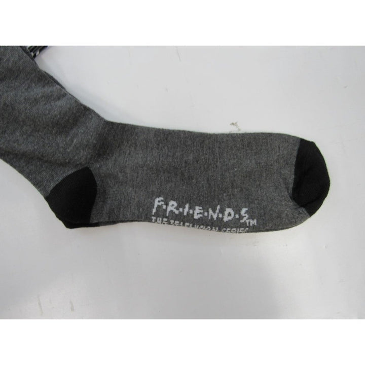 Friends Central Perk Mens Sizes 6-12 OSFA Gray Crew Socks and Bandana Image 3