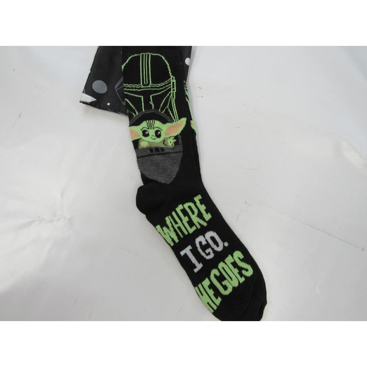 Mandalorian Baby Yoda Mens Sizes 6-12 OSFA Crew Socks and Bandana Image 2