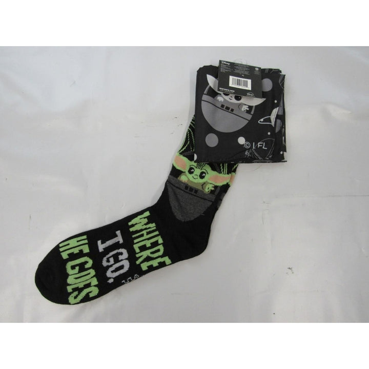 Mandalorian Baby Yoda Mens Sizes 6-12 OSFA Crew Socks and Bandana Image 3