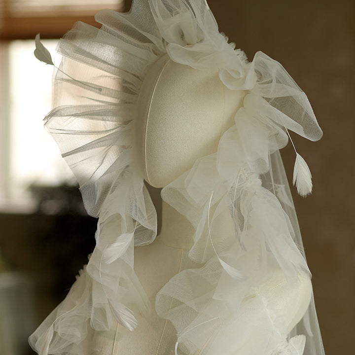 Korean Style Bridal Short Veil with Ostrich Feather,Ruffled Lace Trim Wedding Veil Image 3