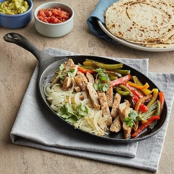 9 1/4" x 7" Oval Pre-Seasoned Cast Iron Fajita Skillet with Handle (6 Skillets) Image 4